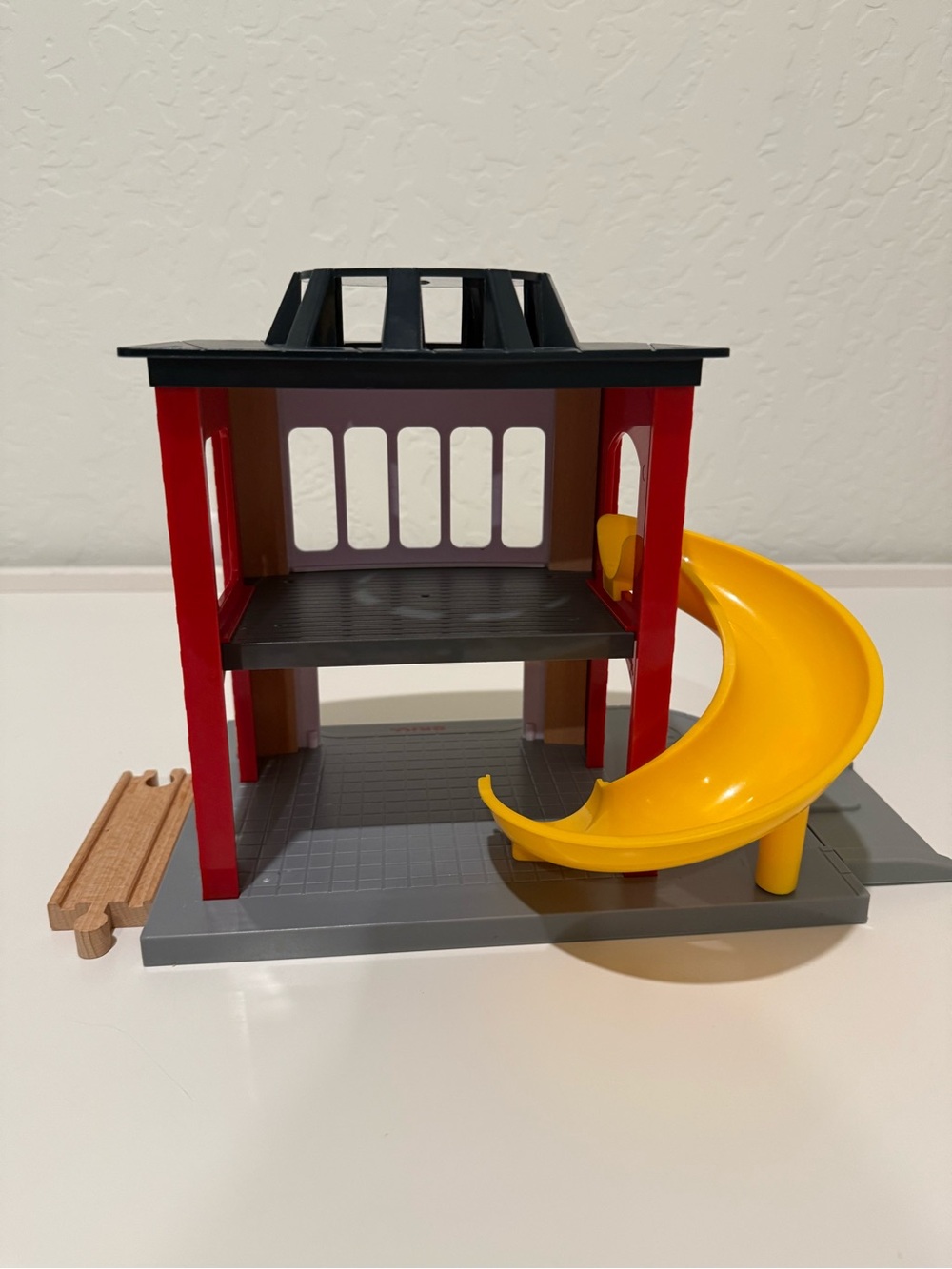 BRIO World - 33833 Fire Station Train Set Accessory - Picture 3 of 7